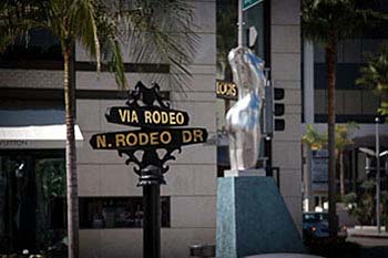 Rodeo Drive - Sign & Statue